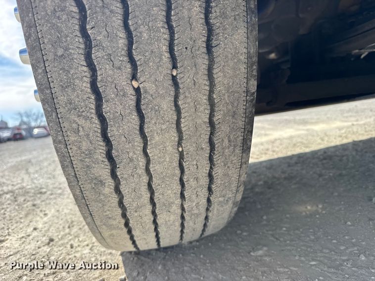 image for item EU6404 2004 Peterbilt 379 glider kit semi truck