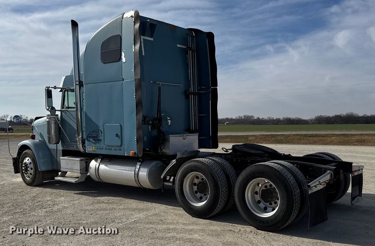 image for item EU6405 2003 Freightliner FLD132 semi truck