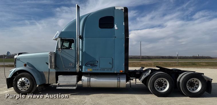 image for item EU6405 2003 Freightliner FLD132 semi truck