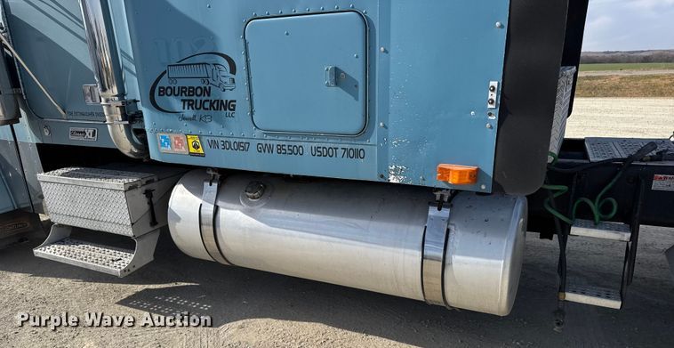 image for item EU6405 2003 Freightliner FLD132 semi truck