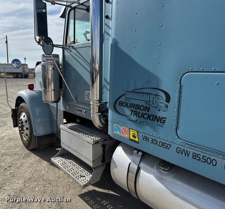 image for item EU6405 2003 Freightliner FLD132 semi truck