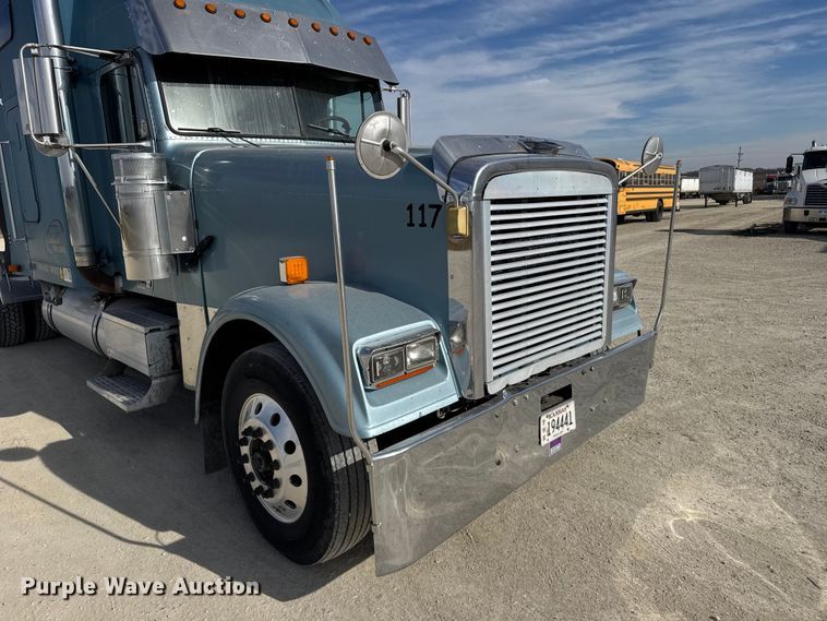 image for item EU6405 2003 Freightliner FLD132 semi truck
