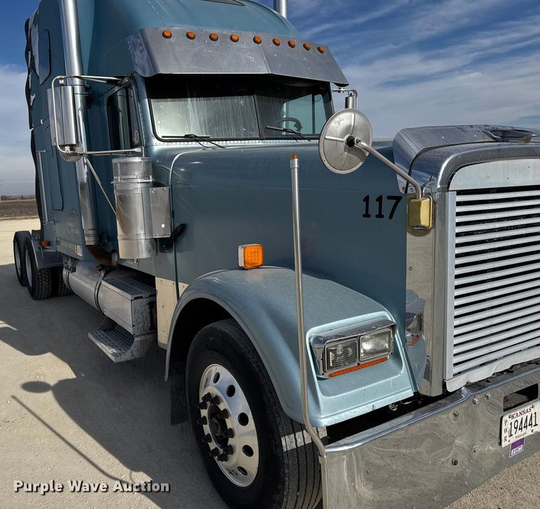 image for item EU6405 2003 Freightliner FLD132 semi truck