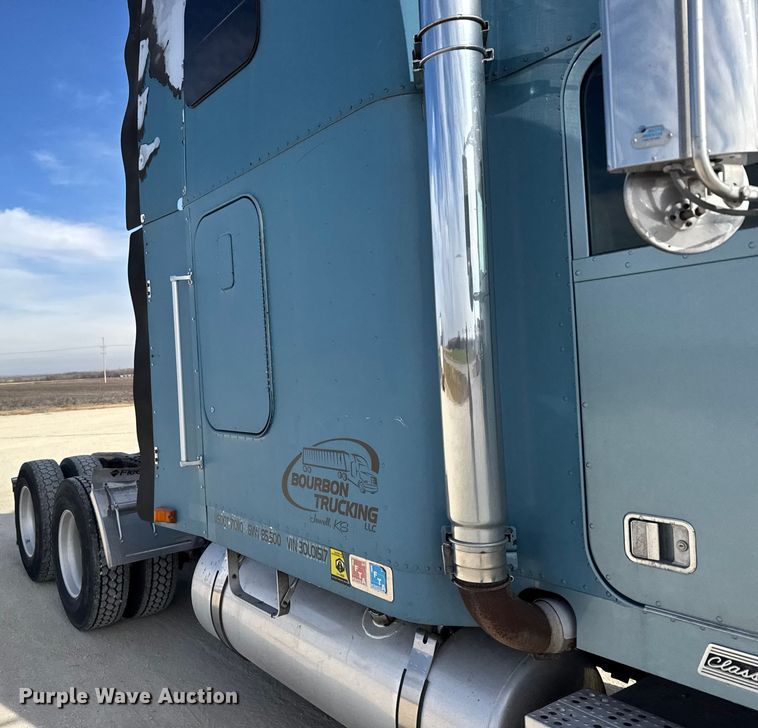 image for item EU6405 2003 Freightliner FLD132 semi truck