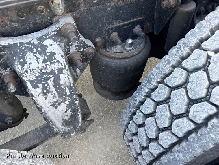 image for item EU6405 2003 Freightliner FLD132 semi truck