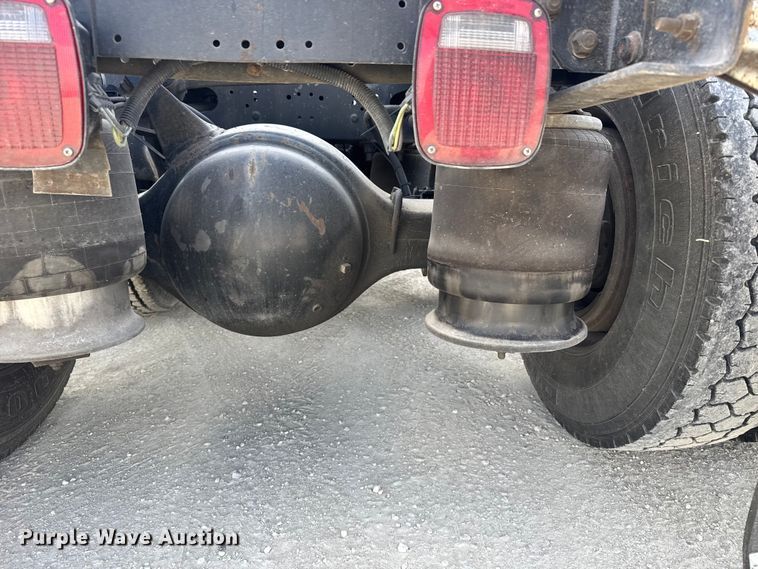 image for item EU6405 2003 Freightliner FLD132 semi truck