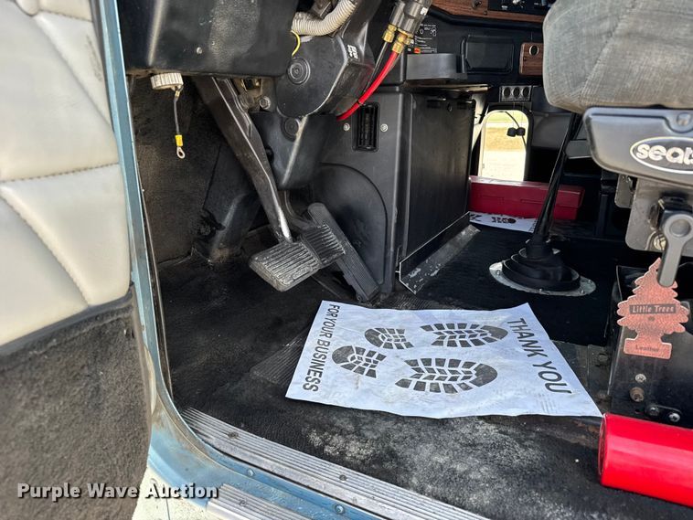 image for item EU6405 2003 Freightliner FLD132 semi truck