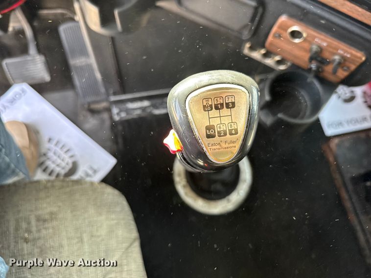 image for item EU6405 2003 Freightliner FLD132 semi truck