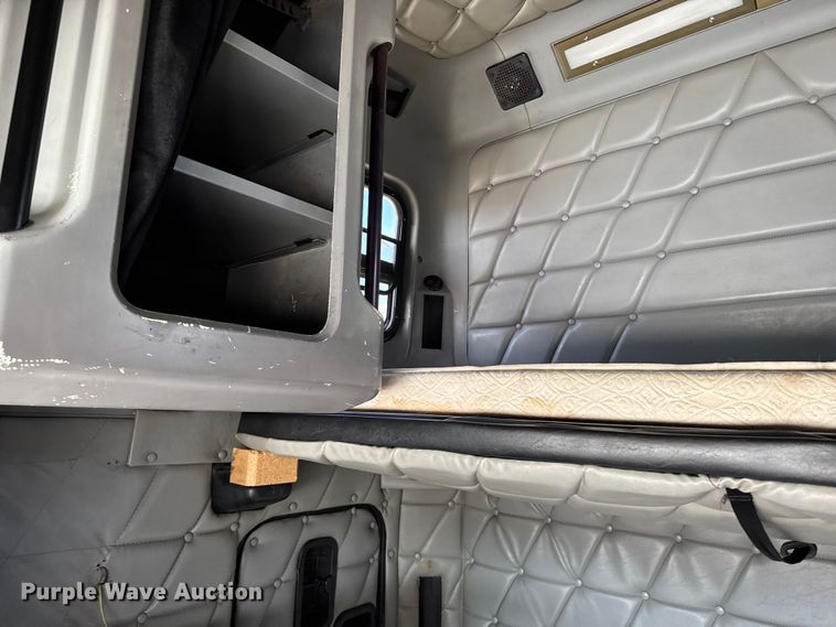 image for item EU6405 2003 Freightliner FLD132 semi truck