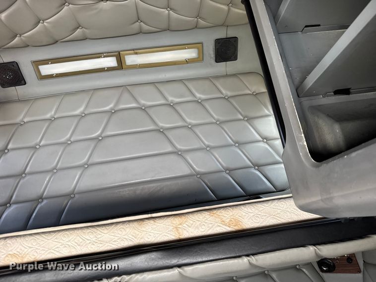 image for item EU6405 2003 Freightliner FLD132 semi truck