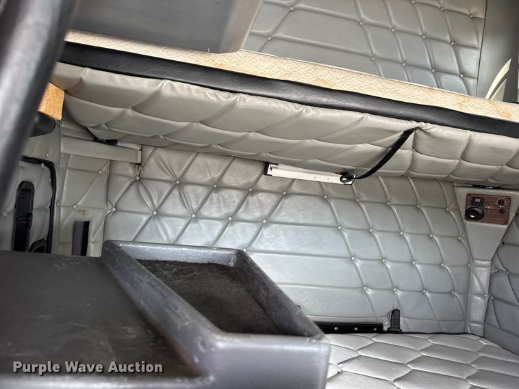 image for item EU6405 2003 Freightliner FLD132 semi truck