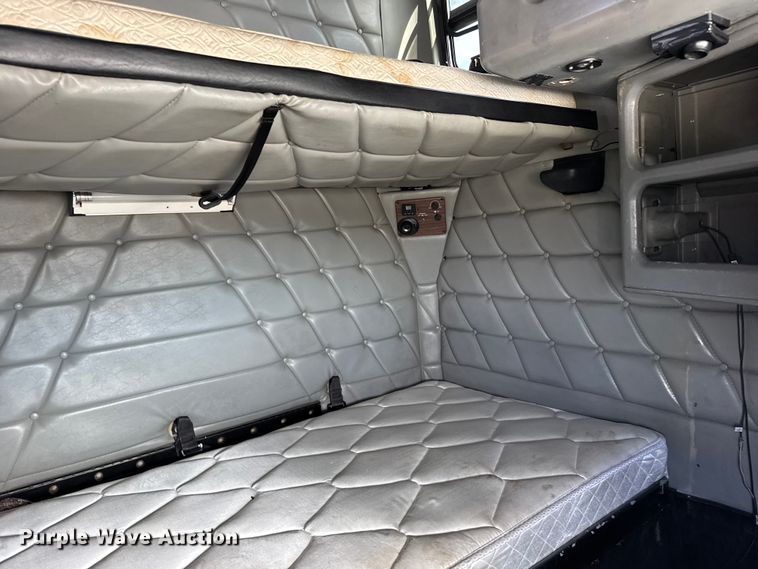 image for item EU6405 2003 Freightliner FLD132 semi truck