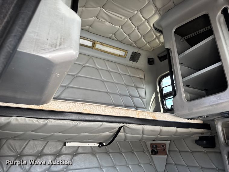 image for item EU6405 2003 Freightliner FLD132 semi truck