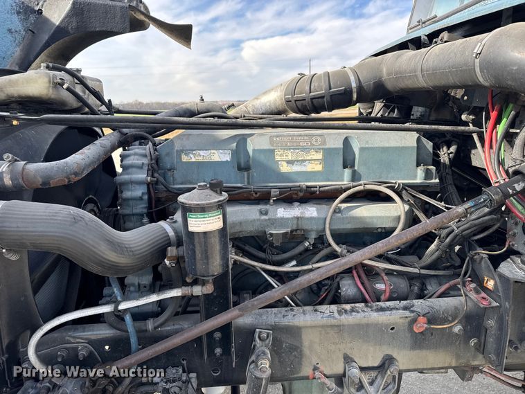 image for item EU6405 2003 Freightliner FLD132 semi truck