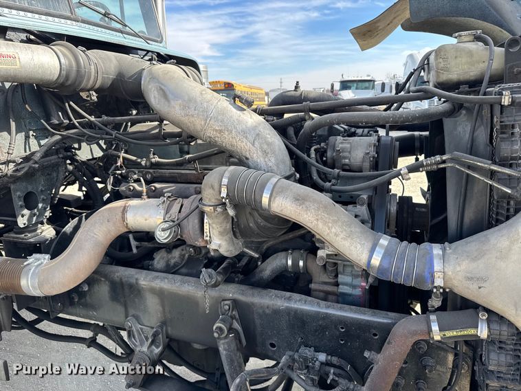 image for item EU6405 2003 Freightliner FLD132 semi truck