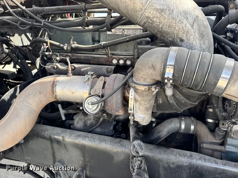 image for item EU6405 2003 Freightliner FLD132 semi truck