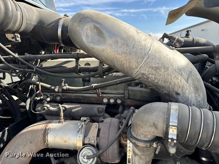 image for item EU6405 2003 Freightliner FLD132 semi truck