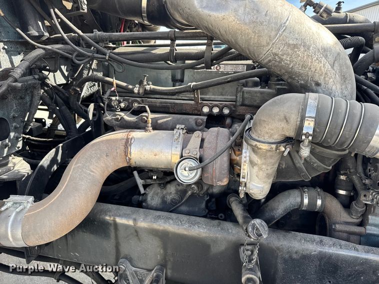 image for item EU6405 2003 Freightliner FLD132 semi truck