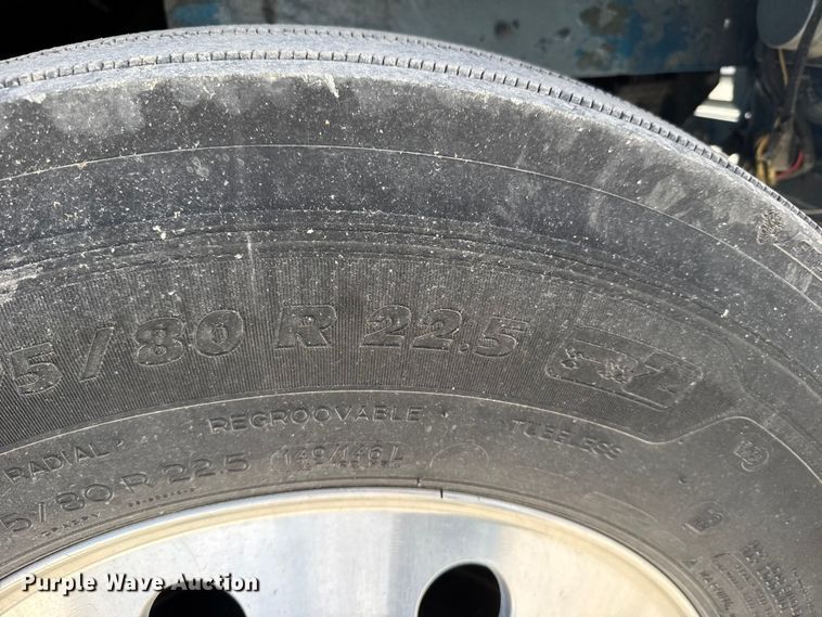 image for item EU6405 2003 Freightliner FLD132 semi truck