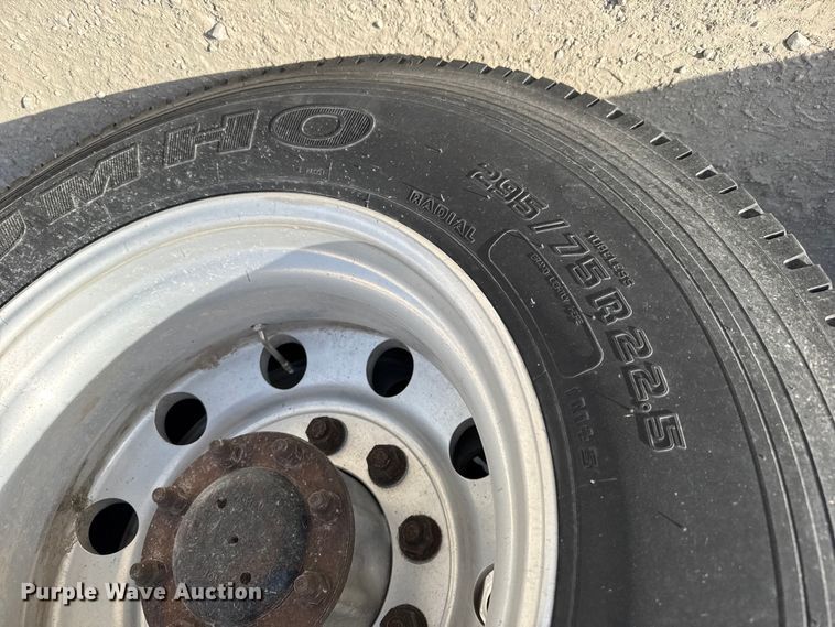 image for item EU6405 2003 Freightliner FLD132 semi truck