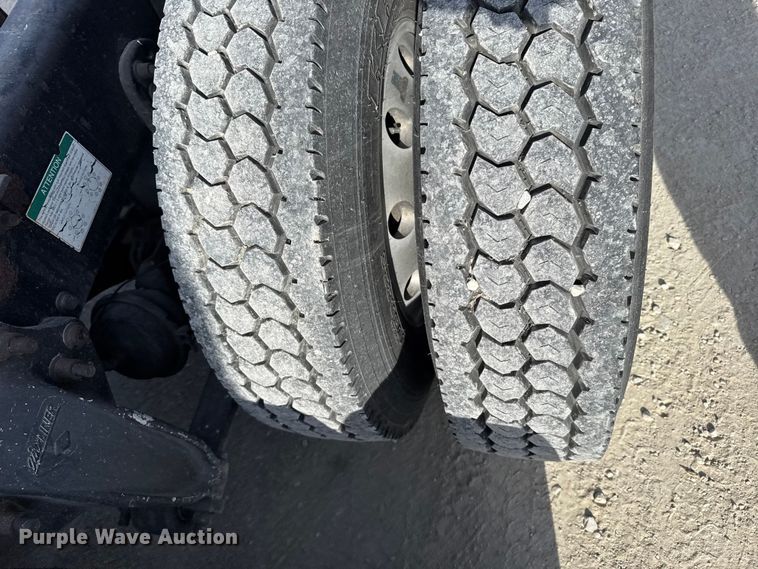 image for item EU6405 2003 Freightliner FLD132 semi truck