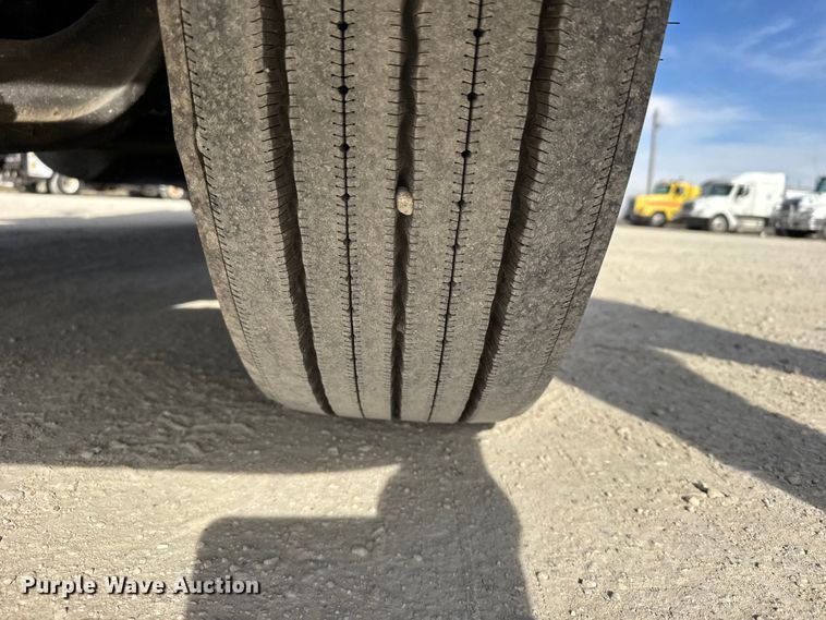 image for item EU6405 2003 Freightliner FLD132 semi truck