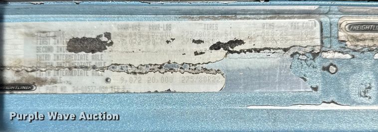 image for item EU6405 2003 Freightliner FLD132 semi truck