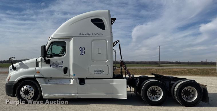 image for item EU6406 2014 Freightliner Cascadia semi truck
