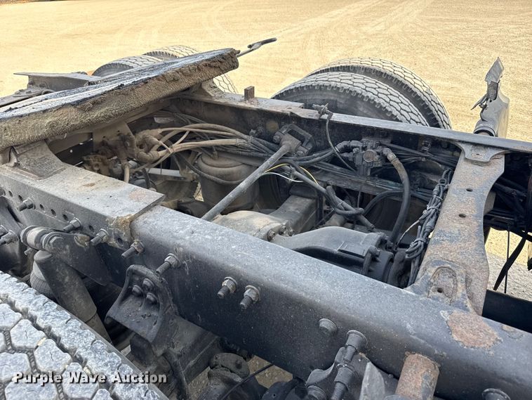 image for item EU6406 2014 Freightliner Cascadia semi truck