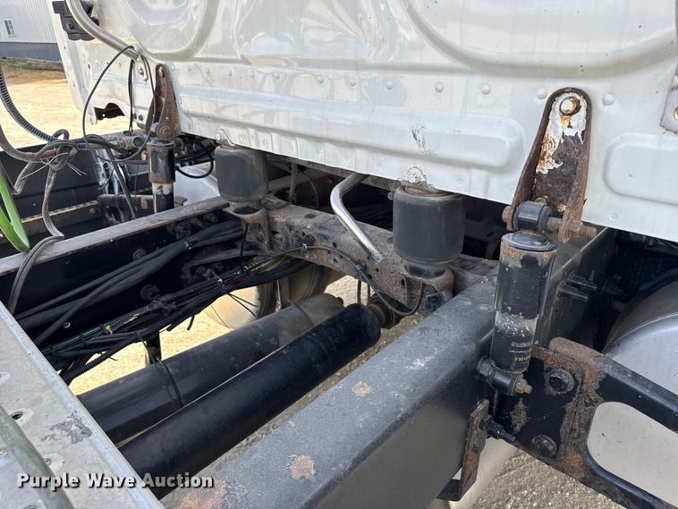 image for item EU6406 2014 Freightliner Cascadia semi truck