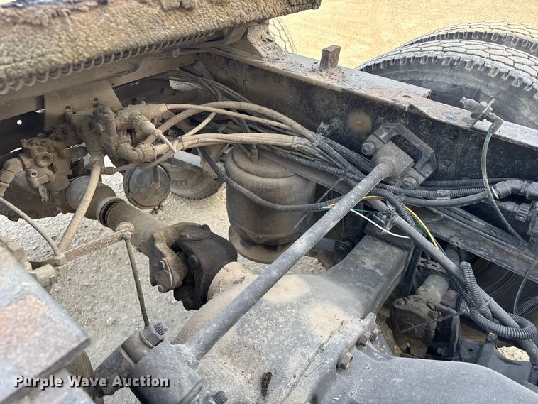 image for item EU6406 2014 Freightliner Cascadia semi truck