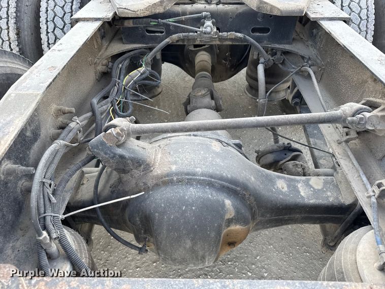 image for item EU6406 2014 Freightliner Cascadia semi truck