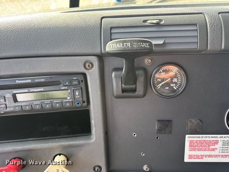 image for item EU6406 2014 Freightliner Cascadia semi truck