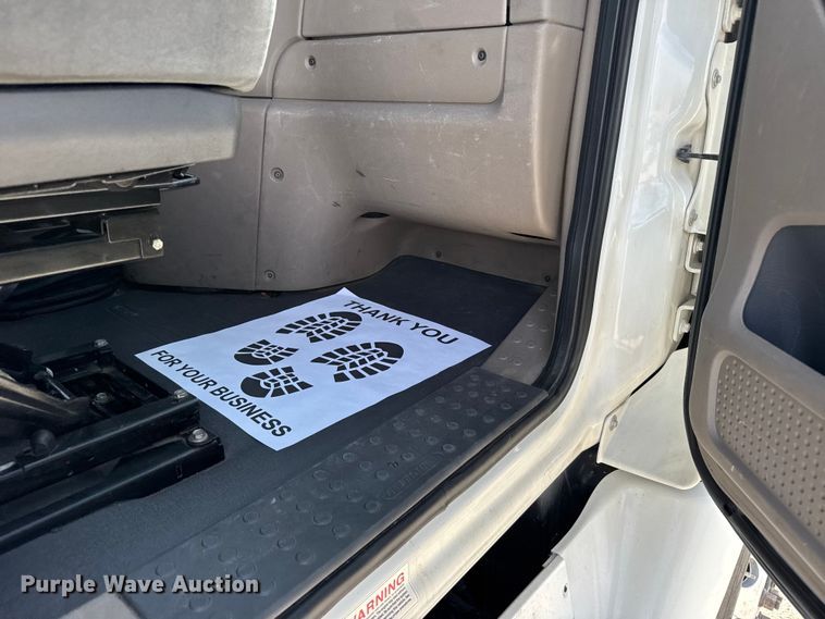 image for item EU6406 2014 Freightliner Cascadia semi truck