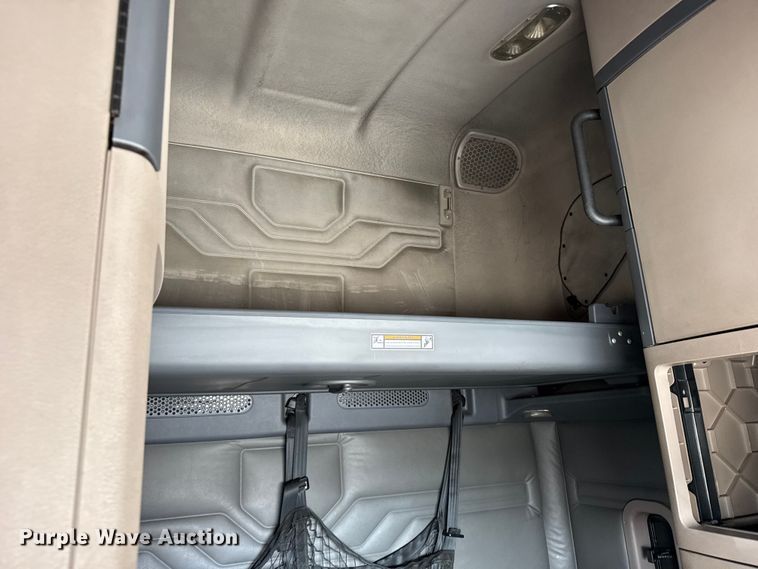 image for item EU6406 2014 Freightliner Cascadia semi truck