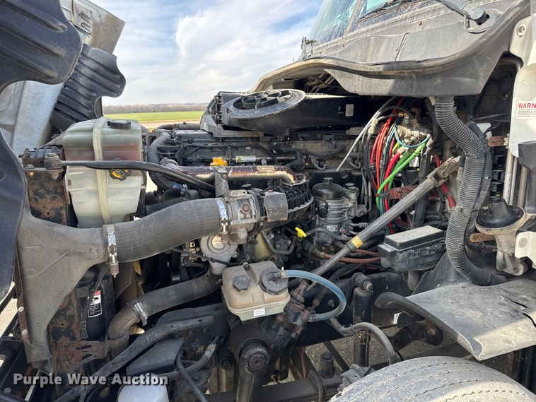 image for item EU6406 2014 Freightliner Cascadia semi truck