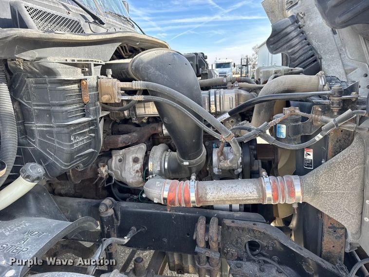 image for item EU6406 2014 Freightliner Cascadia semi truck