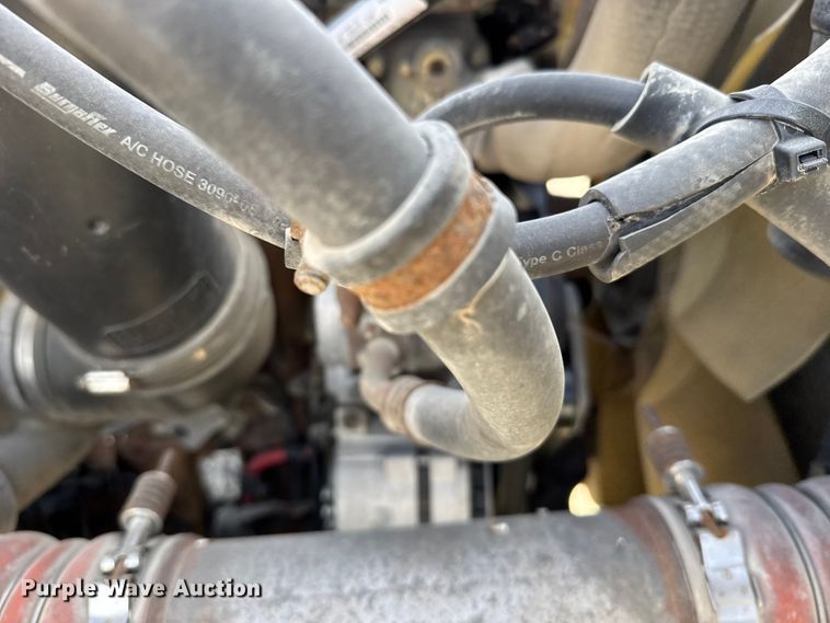 image for item EU6406 2014 Freightliner Cascadia semi truck