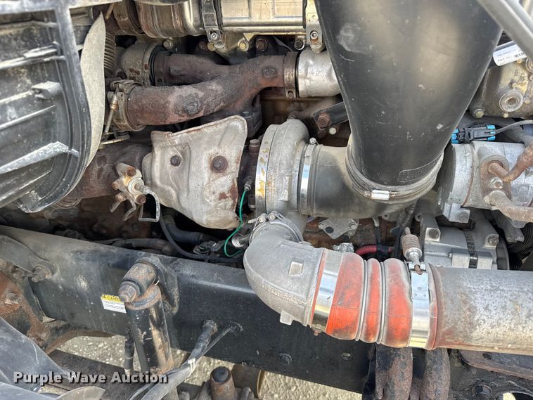 image for item EU6406 2014 Freightliner Cascadia semi truck