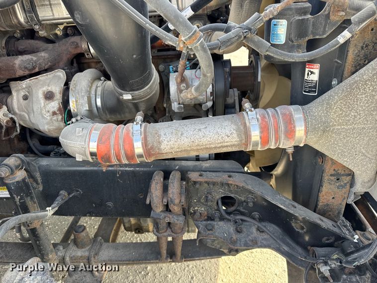 image for item EU6406 2014 Freightliner Cascadia semi truck