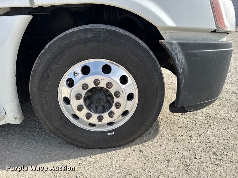 image for item EU6406 2014 Freightliner Cascadia semi truck