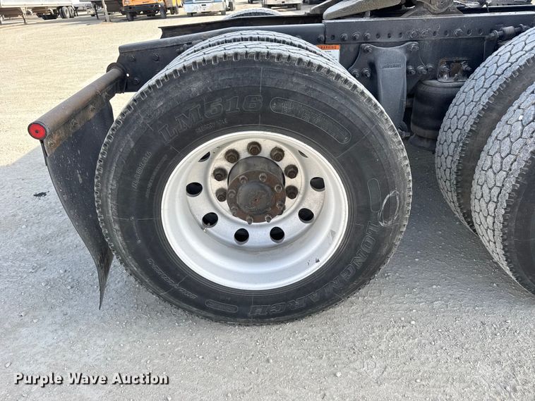 image for item EU6406 2014 Freightliner Cascadia semi truck