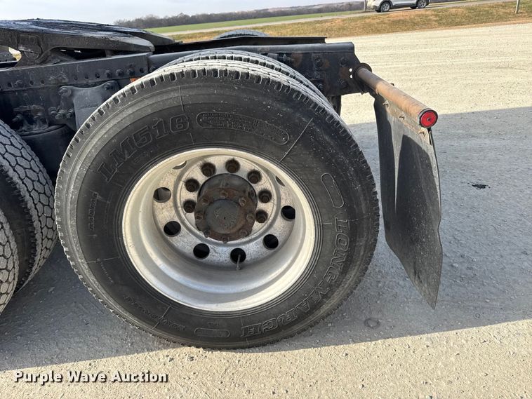 image for item EU6406 2014 Freightliner Cascadia semi truck