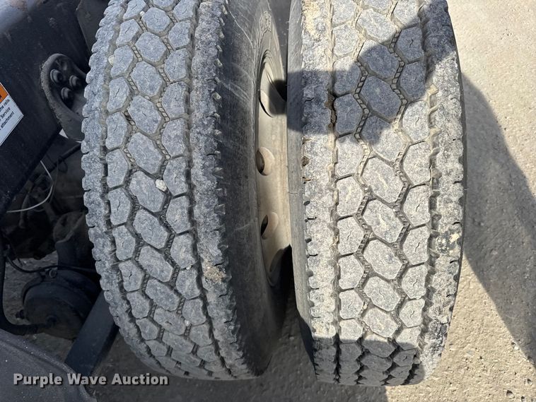 image for item EU6406 2014 Freightliner Cascadia semi truck