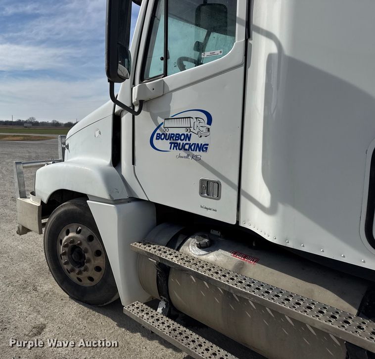 image for item EU6407 2005 Freightliner CST120 semi truck