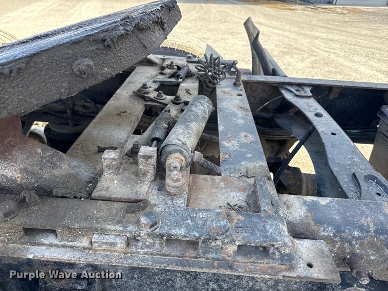 image for item EU6407 2005 Freightliner CST120 semi truck