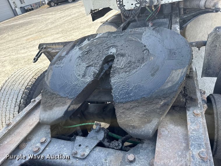 image for item EU6407 2005 Freightliner CST120 semi truck