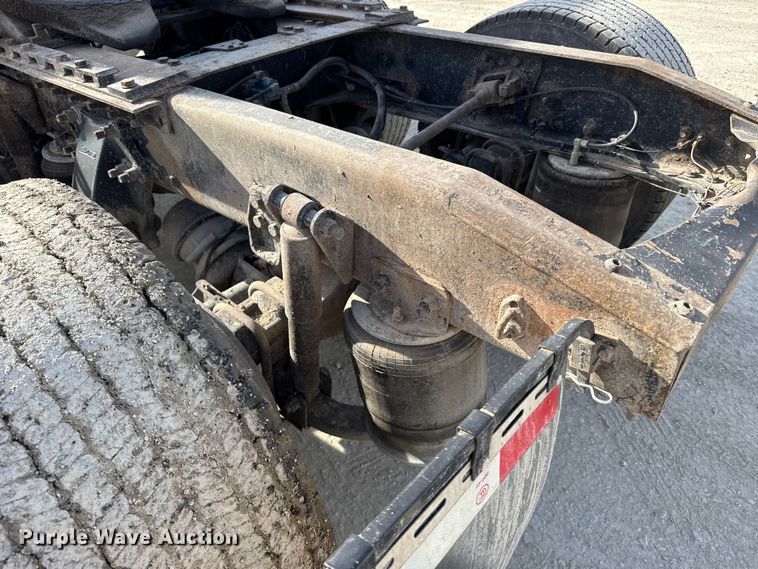 image for item EU6407 2005 Freightliner CST120 semi truck