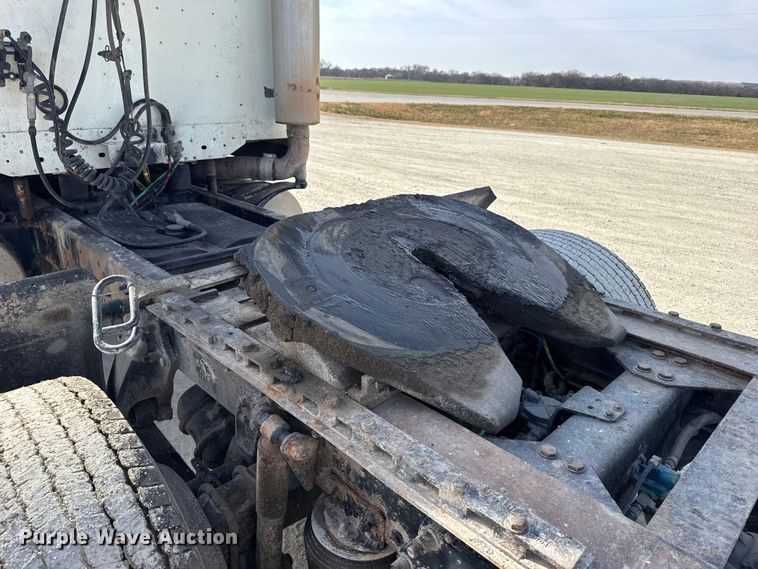 image for item EU6407 2005 Freightliner CST120 semi truck