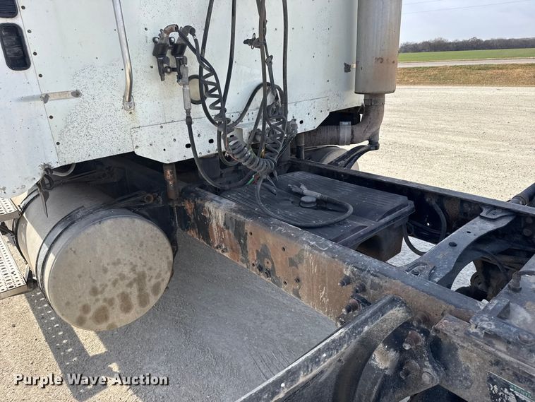 image for item EU6407 2005 Freightliner CST120 semi truck